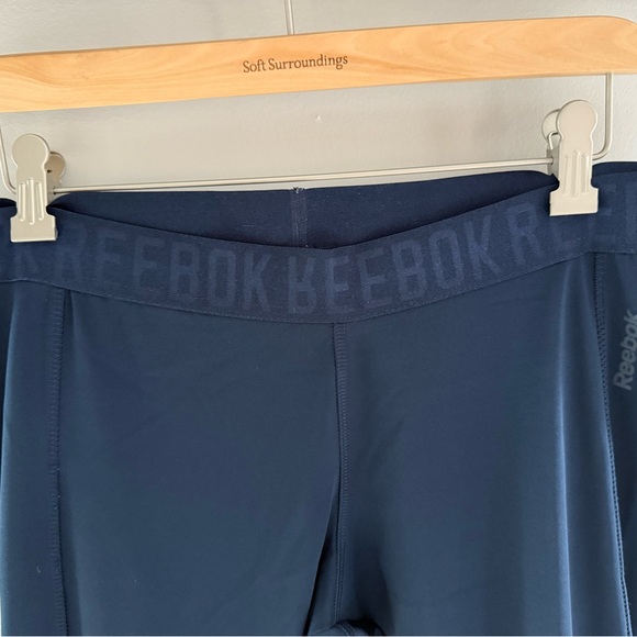 Reebok Women’s Navy Blue Cropped Leggings Size Large - Picture 2 of 5